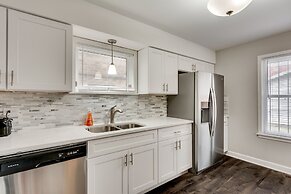 3 br/2 ba w/ Building Laundry by IL Med District by AllSet Turnover