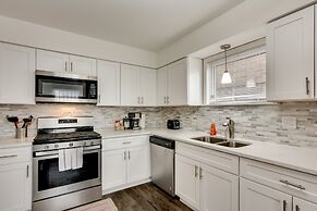 3 br/2 ba w/ Building Laundry by IL Med District by AllSet Turnover