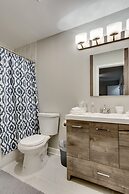 3 br/2 ba w/ Building Laundry by IL Med District by AllSet Turnover