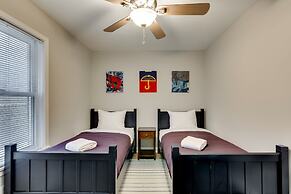 3 br/2 ba w/ Building Laundry by IL Med District by AllSet Turnover