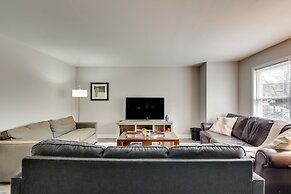 3 br/2 ba w/ Building Laundry by IL Med District by AllSet Turnover