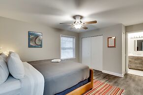 3 br/2 ba w/ Building Laundry by IL Med District by AllSet Turnover