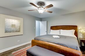 3 br/2 ba w/ Building Laundry by IL Med District by AllSet Turnover