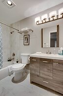 Bright 3 bed w/ laundry & parking 8min downtown by AllSet Turnover