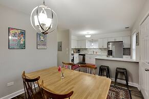 Bright 3 bed w/ laundry & parking 8min downtown by AllSet Turnover