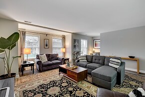 Bright 3 bed w/ laundry & parking 8min downtown by AllSet Turnover