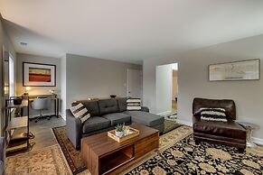 Bright 3 bed w/ laundry & parking 8min downtown by AllSet Turnover