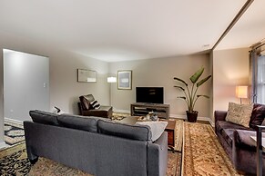 Bright 3 bed w/ laundry & parking 8min downtown by AllSet Turnover