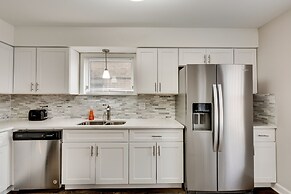 Great 6 BR/4 BA house for larger groups up to 12 by AllSet Turnover