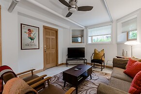 Spacious & Clean Ukrainian Village 2 Bedroom! by AllSet Turnover