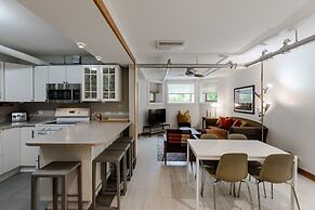 Spacious & Clean Ukrainian Village 2 Bedroom! by AllSet Turnover