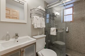 Spacious & Clean Ukrainian Village 2 Bedroom! by AllSet Turnover