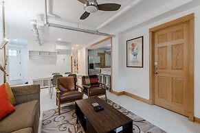 Spacious & Clean Ukrainian Village 2 Bedroom! by AllSet Turnover