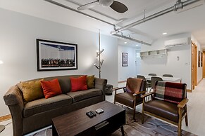 Spacious & Clean Ukrainian Village 2 Bedroom! by AllSet Turnover