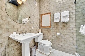 Artfully Designed Single Family Home West Loop by AllSet Turnover