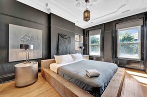 Artfully Designed Single Family Home West Loop by AllSet Turnover