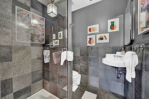 Artfully Designed Single Family Home West Loop by AllSet Turnover