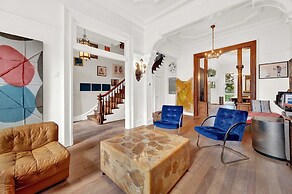 Artfully Designed Single Family Home West Loop by AllSet Turnover