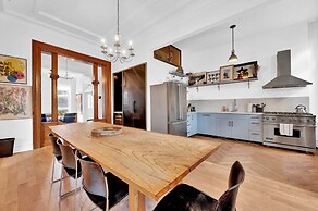 Artfully Designed Single Family Home West Loop by AllSet Turnover