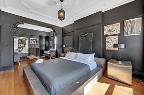 Artfully Designed Single Family Home West Loop by AllSet Turnover