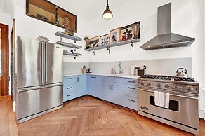 Artfully Designed Single Family Home West Loop by AllSet Turnover