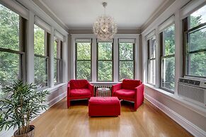 Comfortable Vintage North Side Retreat for 8 by AllSet Turnover