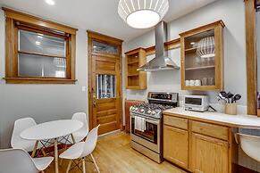 Comfortable Vintage North Side Retreat for 8 by AllSet Turnover