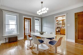 Comfortable Vintage North Side Retreat for 8 by AllSet Turnover