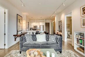 Designer 3BR with Balcony & Elevator on Clark! by AllSet Turnover