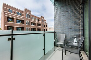 Designer 3BR with Balcony & Elevator on Clark! by AllSet Turnover