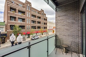 3BR w/ Elevator, Patio & Laundry near the Red Line by AllSet Turnover