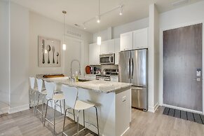 3BR w/ Elevator, Patio & Laundry near the Red Line by AllSet Turnover