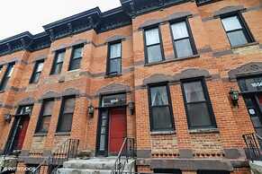 Chic Home! Walk to Nightlife-Comedy-Restaurants! by AllSet Turnover