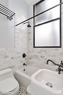 Chic Home! Walk to Nightlife-Comedy-Restaurants! by AllSet Turnover