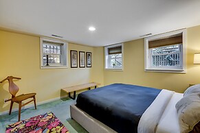 2 Cozy Bedrooms in a Hidden Wicker Park Gem! by AllSet Turnover