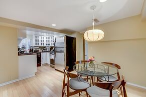 2 Cozy Bedrooms in a Hidden Wicker Park Gem! by AllSet Turnover