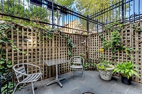 2 Cozy Bedrooms in a Hidden Wicker Park Gem! by AllSet Turnover