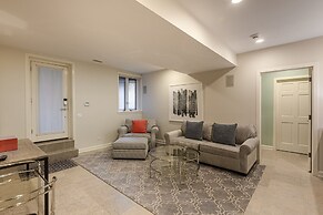 Perfect 1BR in Lincoln Park - Steps to DePaul! by AllSet Turnover