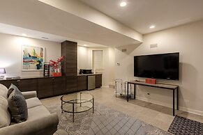 Perfect 1BR in Lincoln Park - Steps to DePaul! by AllSet Turnover