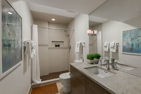 Perfect 1BR in Lincoln Park - Steps to DePaul! by AllSet Turnover