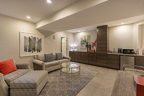 Perfect 1BR in Lincoln Park - Steps to DePaul! by AllSet Turnover