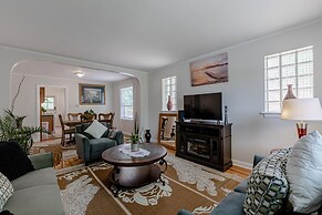 Bright and Charming 2 Bed Apartment in Evanston by AllSet Turnover