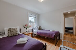 Bright and Charming 2 Bed Apartment in Evanston by AllSet Turnover