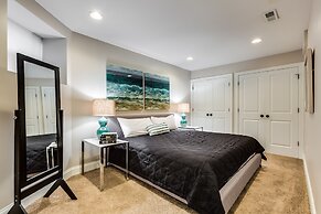 Renovated 3BR Duplex in Logan Square w/Parking by AllSet Turnover