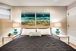 Renovated 3BR Duplex in Logan Square w/Parking by AllSet Turnover