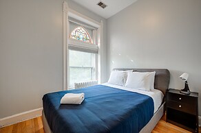 Huge Lincoln Park 6 Bed Duplex with Free Parking! by AllSet Turnover