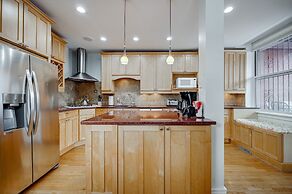 Huge Lincoln Park 6 Bed Duplex with Free Parking! by AllSet Turnover