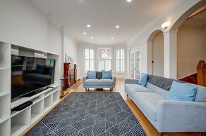 Huge Lincoln Park 6 Bed Duplex with Free Parking! by AllSet Turnover