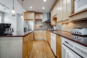 Huge Lincoln Park 6 Bed Duplex with Free Parking! by AllSet Turnover