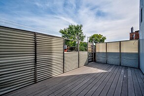 Huge Lincoln Park 6 Bed Duplex with Free Parking! by AllSet Turnover